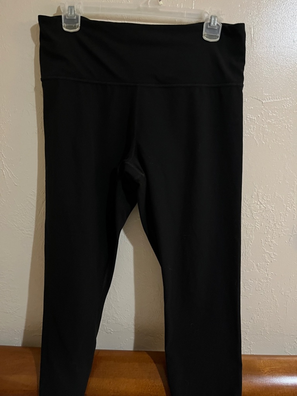 Athleta Black Elation Capri Leggings EUC - Picture 2 of 5